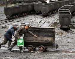 În 2011, peste 2.000 de persoane care lucrau în minele de cărbune chinezeşti au murit în accidente. Foto: buzznews.ro