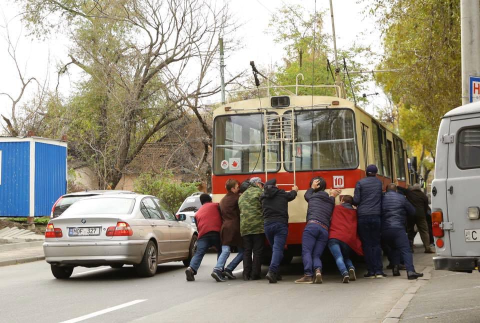 Troleibuzele din Chișinău: abateri de la orar și circulație regulară