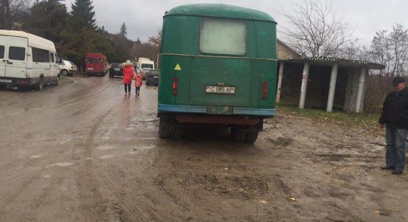 Observatorii raportează peste 160 de cazuri de transportare organizată a alegătorilor.