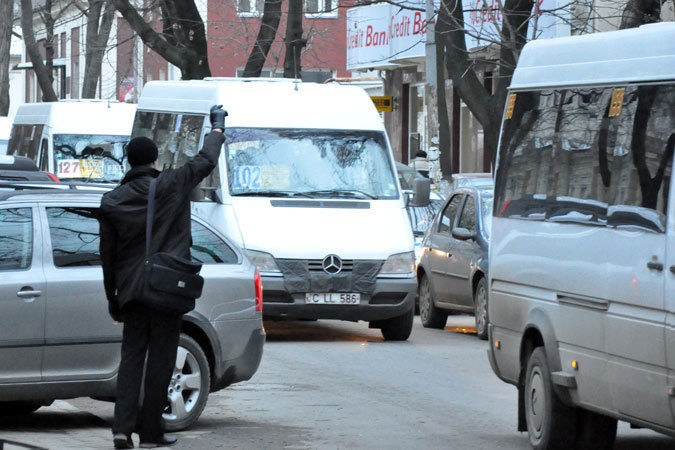 В столице 45 маршрутов, на которые выводят 1350 микроавтобусов.