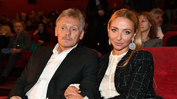 Стало известно, сколько заработали Песков и Навка в 2019 году.