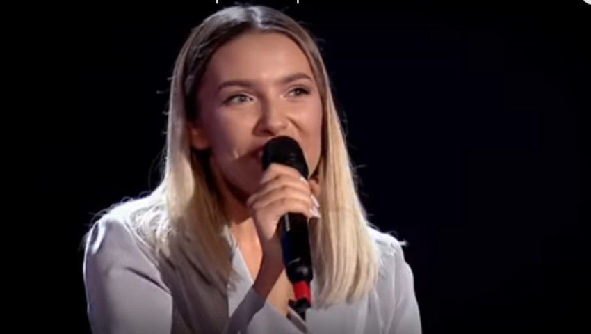 Moment emoționant pentru o tânără din Cantemir la ,,Vocea României”. Foto: captura video
