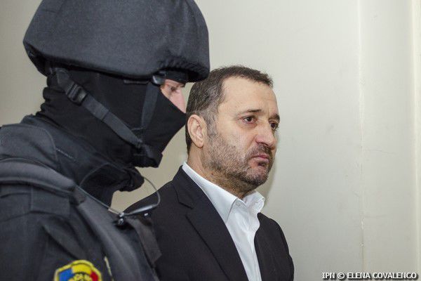 Влад Филат был лишён депутатской неприкосновенности и арестован 15 октября 2015 года.