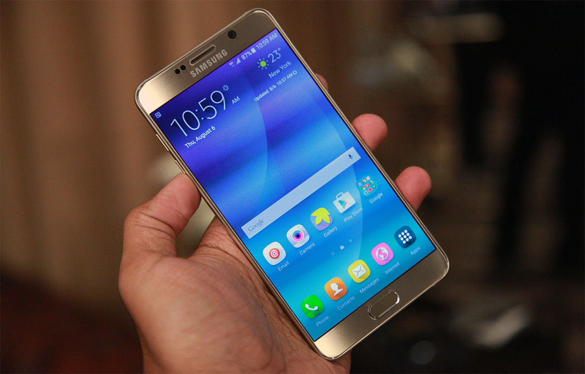 Лидирует в рейтинге смартфон Samsung Galaxy Note 5.