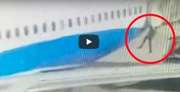 Incident şocant. O stewardesă din China a căzut din avion