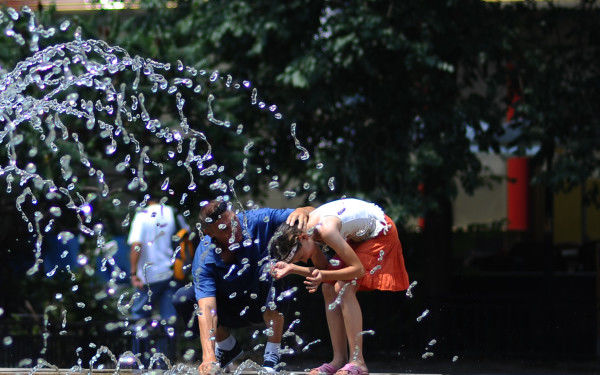 Astăzi mercurul din termometre va indica valori între 27 și 32 de grade Celsius.