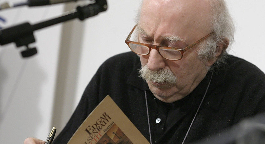 Эдгар Хильзенрат скончался в возрасте 92 лет из-за воспаления лёгких.
