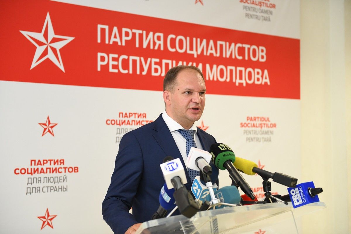 Председатель фракции Партии социалистов Ион Чебан.