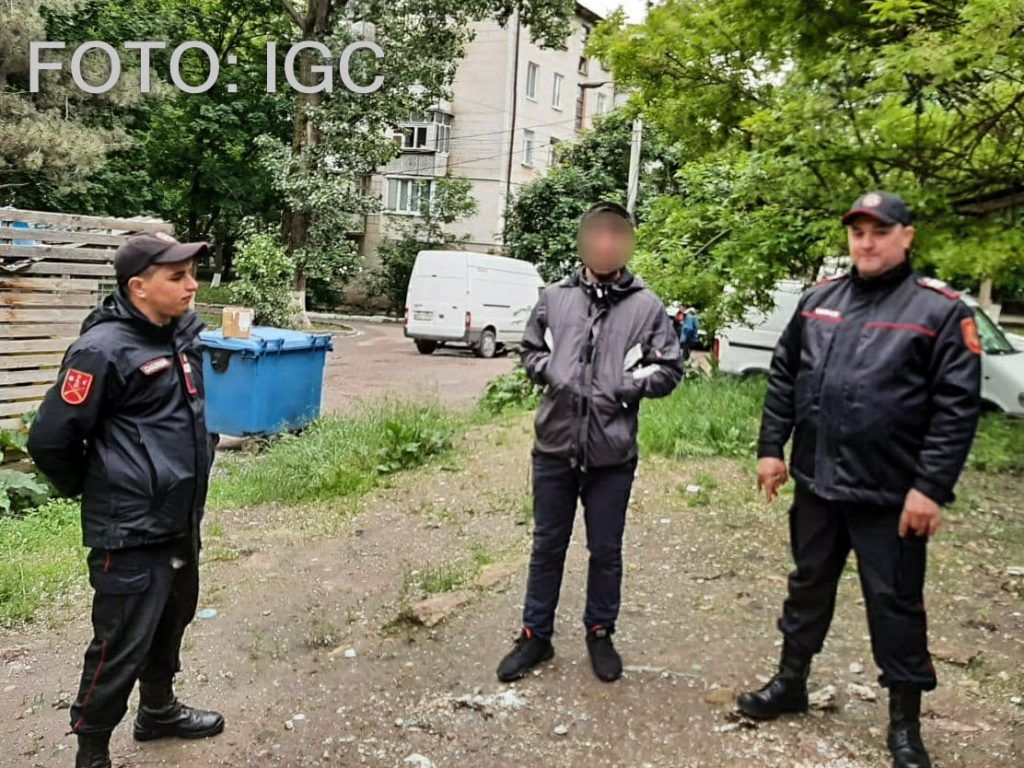 В столице карабинеры задержали торговца наркотиками.