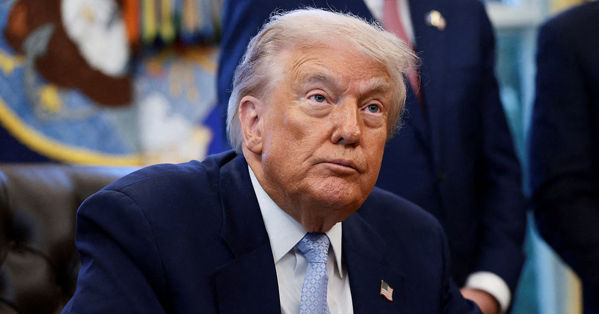 Donald Trump este acuzat de viol în dosarele lui Epstein.