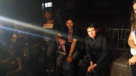 Савченко провела ночь вместе с митингующими у здания администрации.