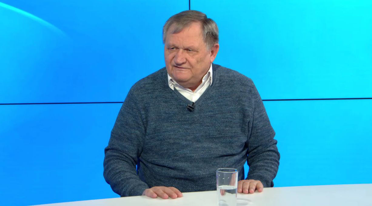 Муравский: Власти обещали поднять бюджетникам зарплаты, но не стали «обижать» себя.