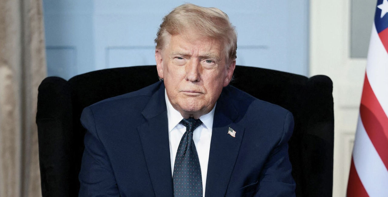 Трамп объявил о недельной паузе в переговорах с Ираном из-за похорон Хаменеи.