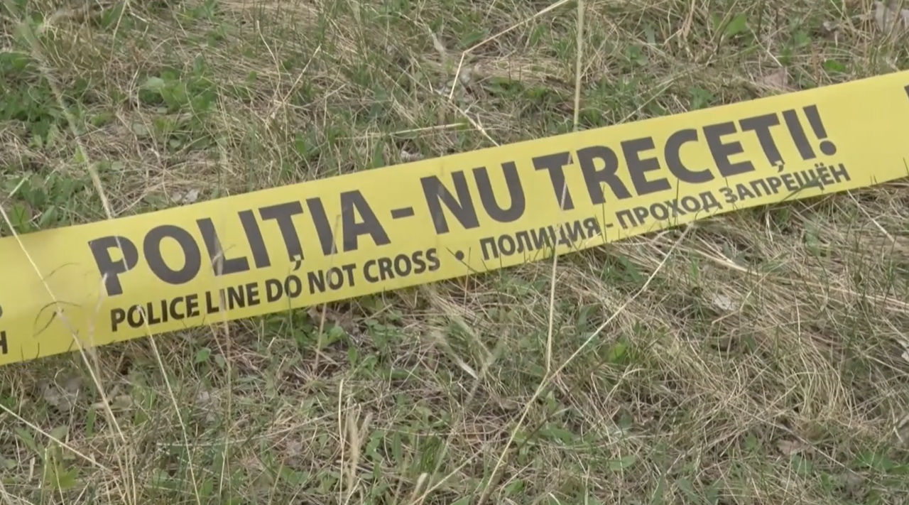 Un bărbat de 39 de ani suspectat de uciderea unui adolescent, reținut la Edineț.