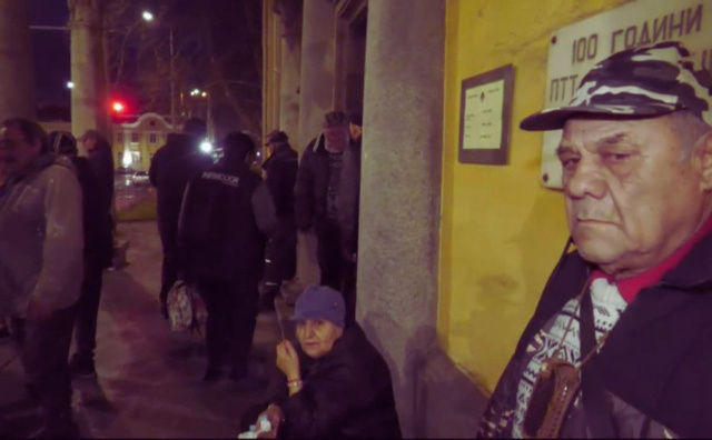 Bulgaria plătește primele pensii în euro: Polițiști și jandarmi, trimiși la bănci.
