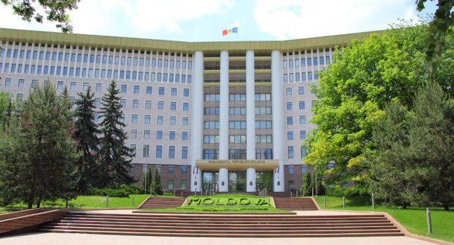 До 30 октября в повестку не станут включать законопроекты, которые могут вызвать политические дебаты.