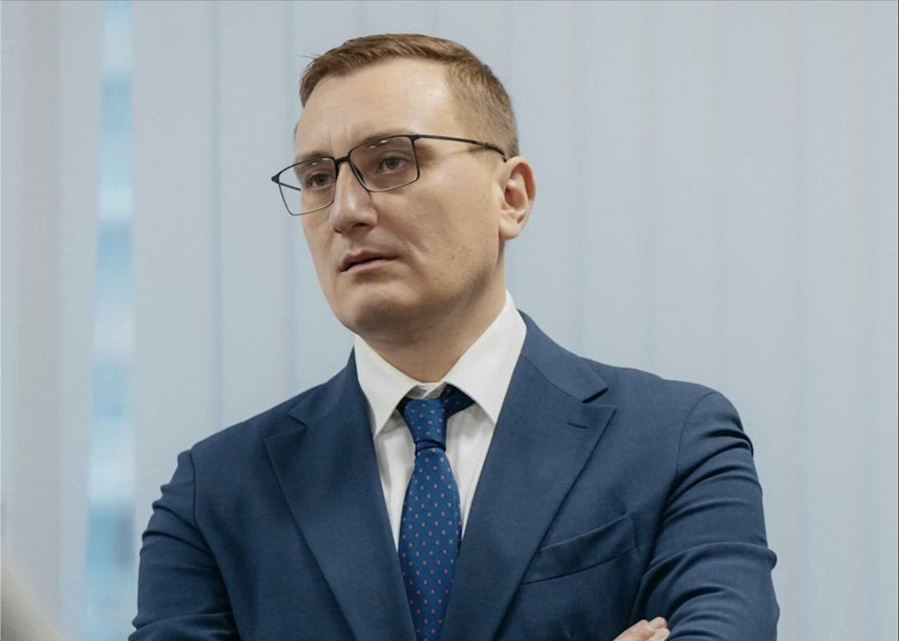 Новый глава таможни на этой должности имеет более низкий доход, чем на прошлой работе.