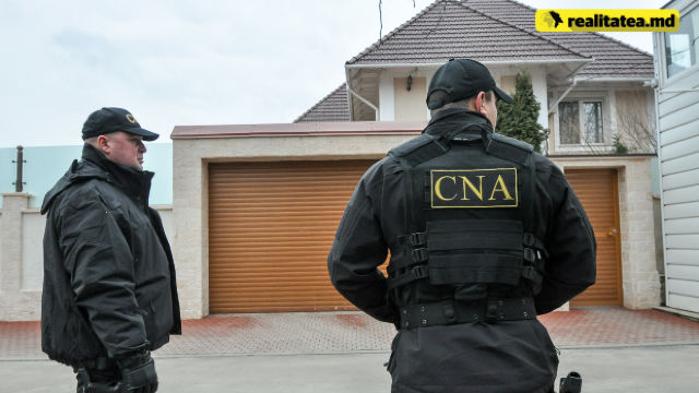 Национальный антикоррупционный центр к этому времени задержал несколько граждан. Фото: realitatea.md