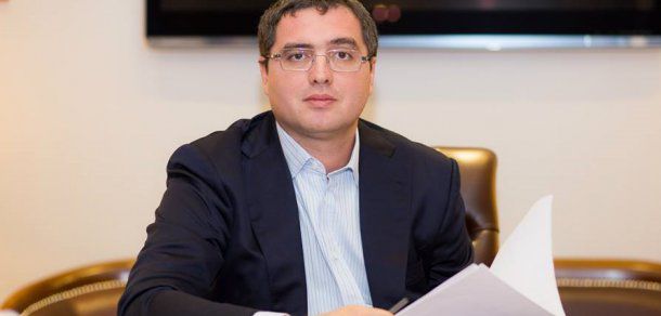 Usatîi a venit de urgență la Chișinău și își mobilizează susținătorii.  Foto: Radio Chișinuă