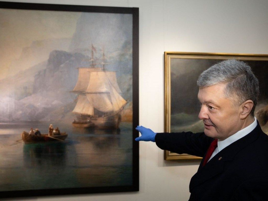Более 40 картин из коллекции Порошенко арестовали на Украине.