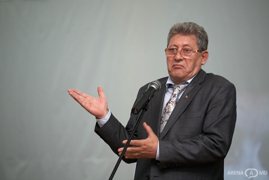 În prezent, imunitate parlamentară reprezintă un drept pe care îl obțin deputații cînd sunt investiți official în funcție.