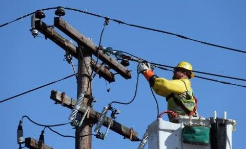 Circa 5 zile de întuneric pentru încă 29 de localități, care rămân a fi neconectate la sursa de energie.