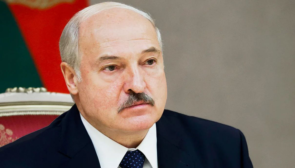 Лукашенко: "Нельзя сидеть и ждать, пока нам привезут яблоки из Молдовы".