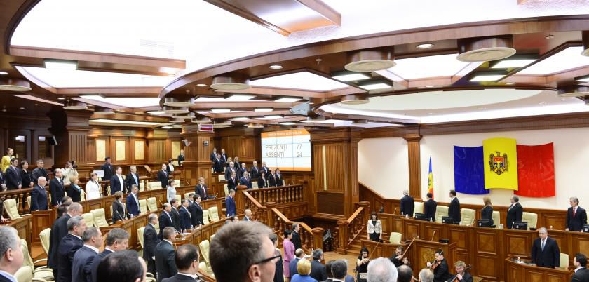 Deputații vor mai multe femei în Parlament. Foto: curentul.md