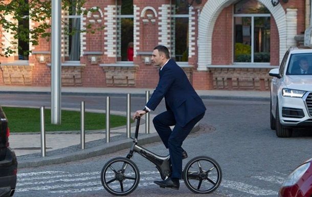 Виталий Кличко очень любит велосипеды.