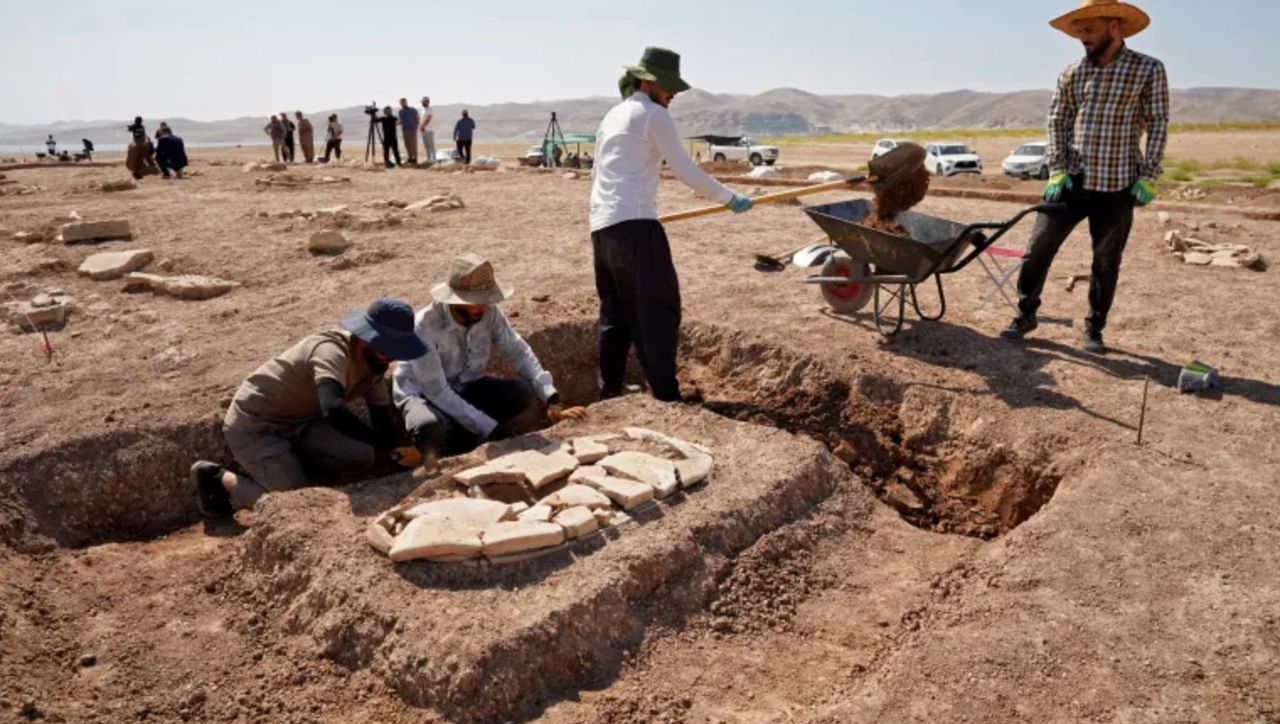 Seceta record din Irak a scos la iveală 40 de morminte antice pe fundul unui lac de acumulare.