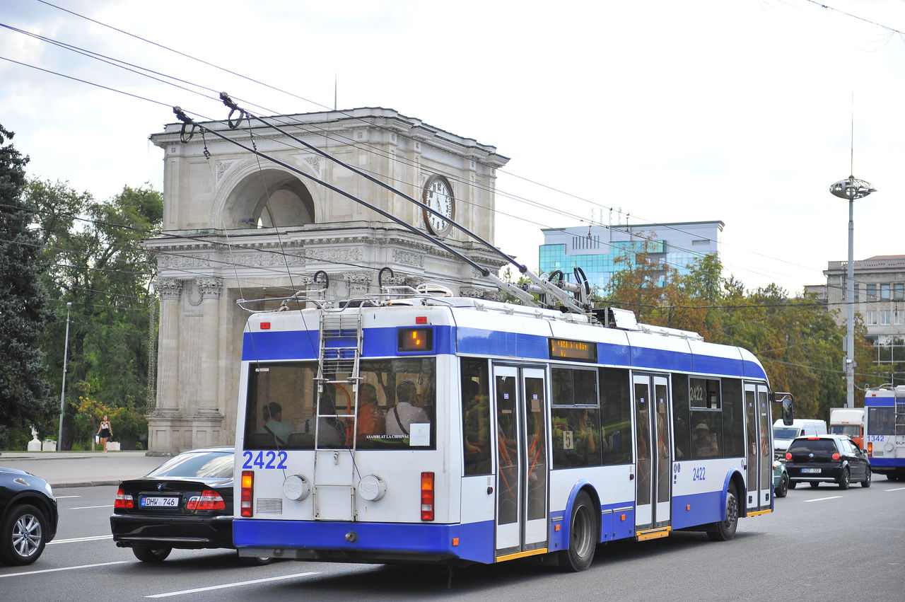 30-й троллейбус и 5-й автобус перенаправят на прилегающие улицы.