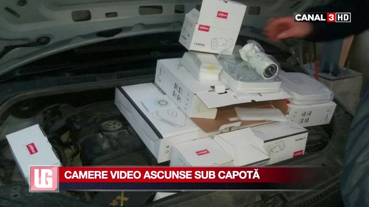 Camere video şi accesorii pentru telefoane, ascunse sub capota unei mașini