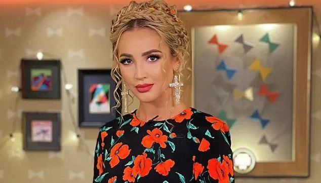 В Сети высмеяли Бузову, вышедшую в свет в платье с AliExpress.