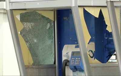 В результате взрывов пострадали семь человек.