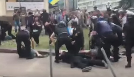 В Киеве на марше в поддержку ЛГБТ задержали 56 человек