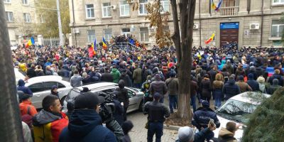 Maia Sandu nu li se alătură protestatarilor. Foto: infoziare.ro