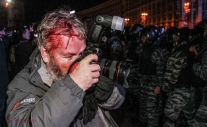 Denys Danko, unul dintre cei mai apreciaţi jurnalişti din Ucraina, a fost şi el rănit, fiind surprins în mijlocul confruntărilor dintre manifestanţi şi forţele de ordine.