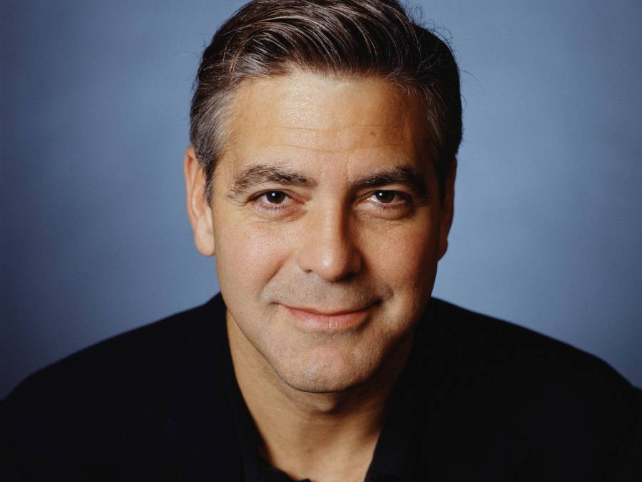 Una din fostele lui iubite s-a căsătorit de curînd, dar George Clooney merge mai departe fără regrete.