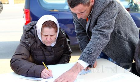 Согласно законодательству требуется 360 тысяч подписей.