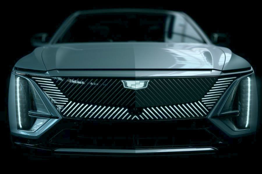 Cadillac сменил логотип.