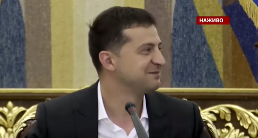 Зеленский пошутил о работе органов власти Украины.