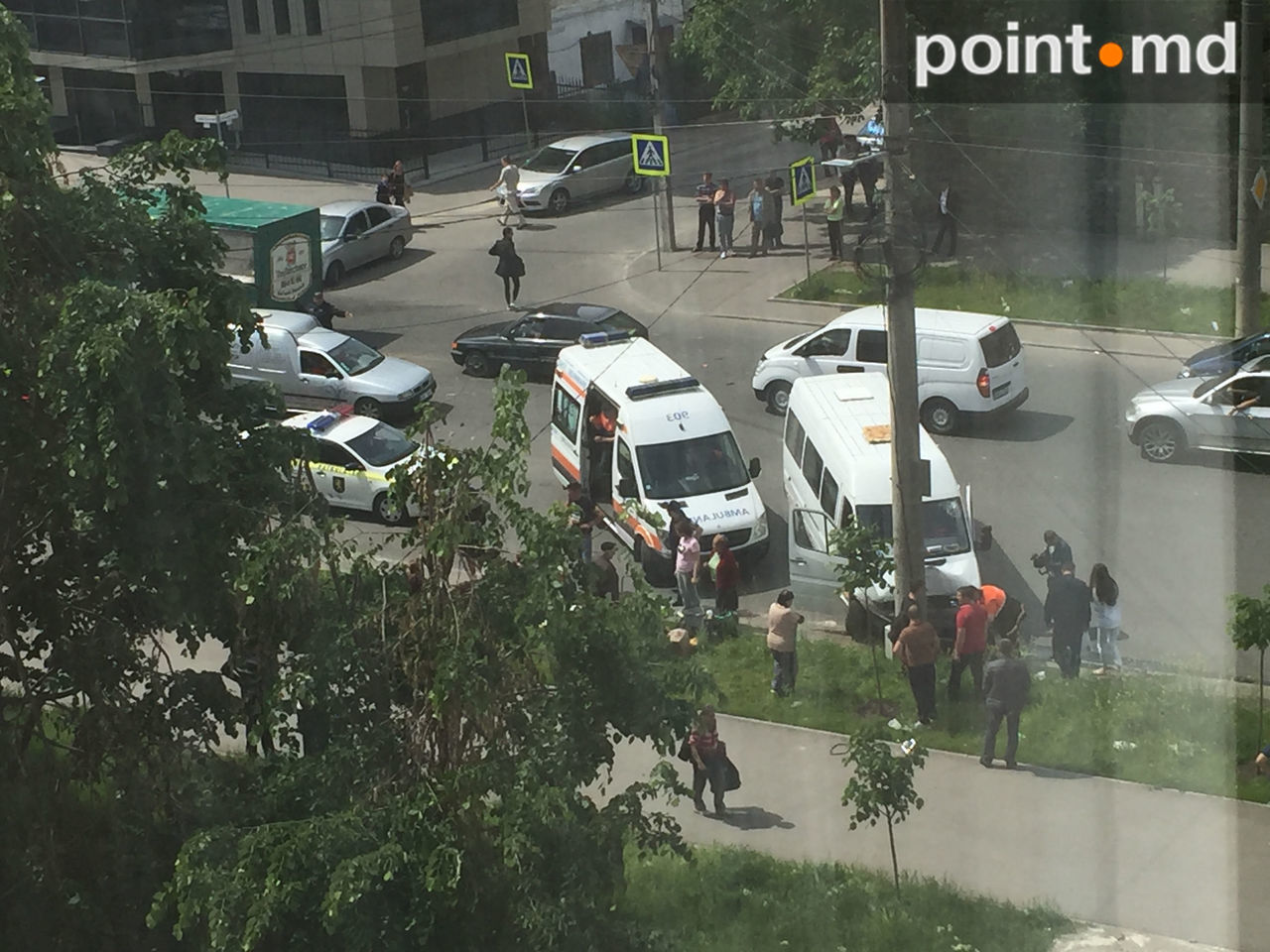 „Am văzut moartea cu ochii”. Mărturiile celor din accidentul cu microbuzul. Foto: point.md