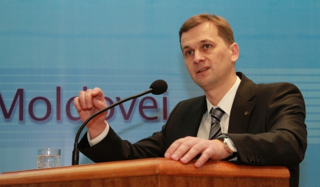Am spus zilele trecute că, în urma jafului de la Banca de Economii, trebuie încătuşat Shor, dar şi Drăguţanu de la Banca Naţională…