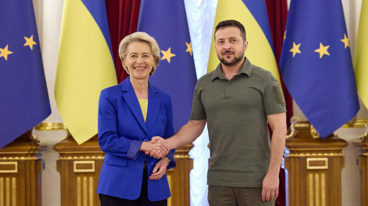 Глава Еврокомиссии Урсула фон дер Ляйен и президент Украины Владимир Зеленский.