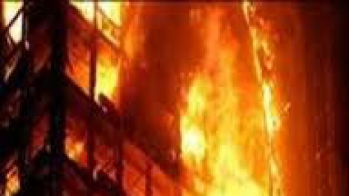 Autorităţile au început o anchetă pentru a stabili cauza incendiului