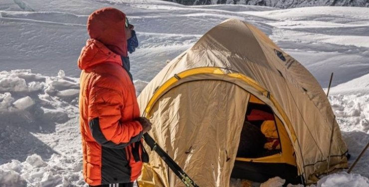 Британский ветеран без обеих ног покорил Эверест.