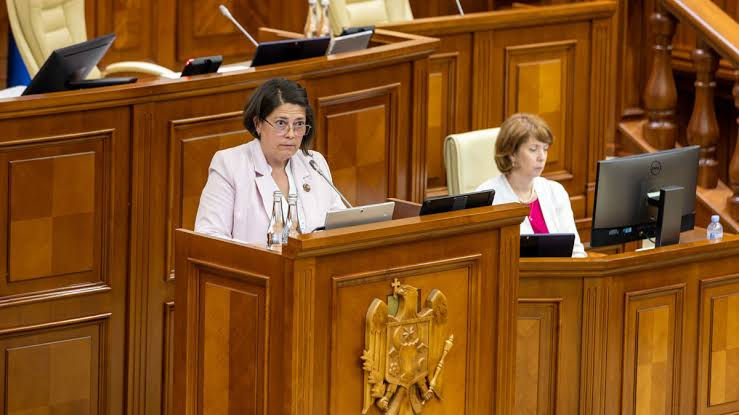 Якони: Каждая руководящая должность в министерстве стоит бюджету 800 тыс. леев в год.