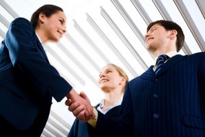 Iată şi cele 11 reguli pe care trebuie să le păstrăm pentru a deţine clienţi fericiţi, fundaţia unei afaceri profitabile, conform INC: