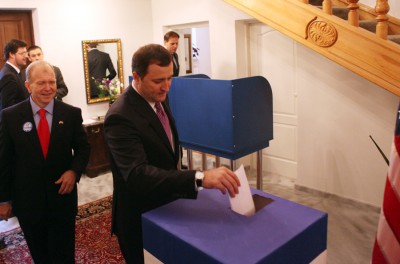 Societatea americană este divizată pe principii de partid.