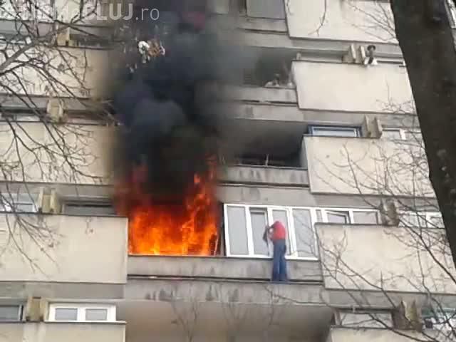 Apartament cuprins de flăcări, în sectorul Botanica din Capitală. Foto: publika.md